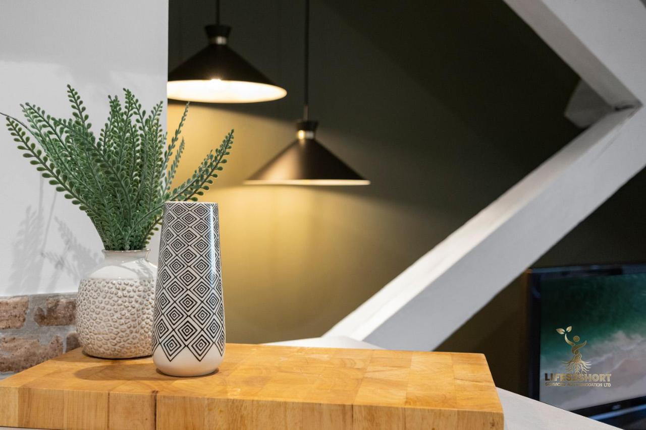 Luxe Courtyard Apartment For 4 Near Exeter City Centre Ngoại thất bức ảnh